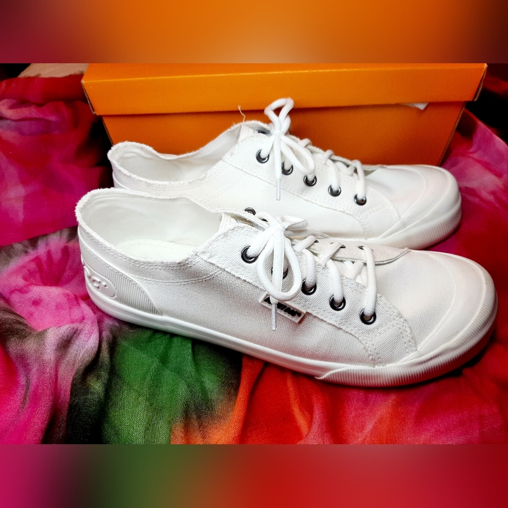 NWT Women Rocket Dog Jazzin White Canvas Sneakers Sz 10W